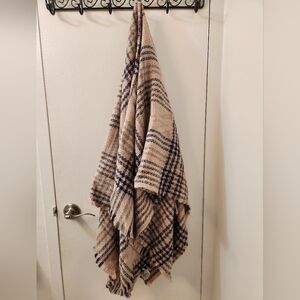 Uniqlo shawl/blanket scarf